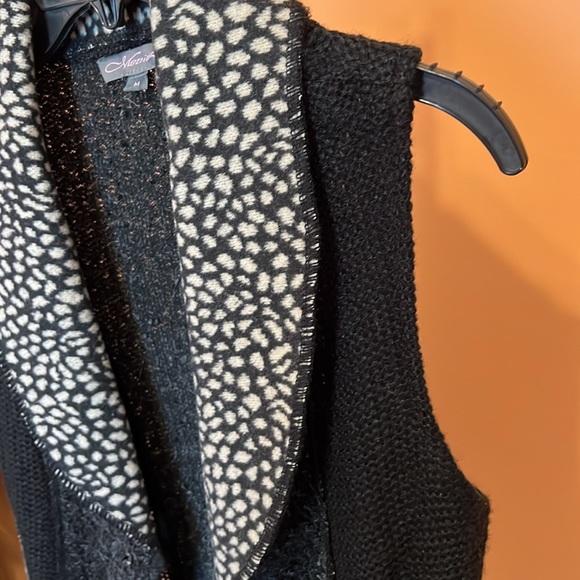 Textured Sweater with patch detailed shawl size medium - Picture 4 of 11